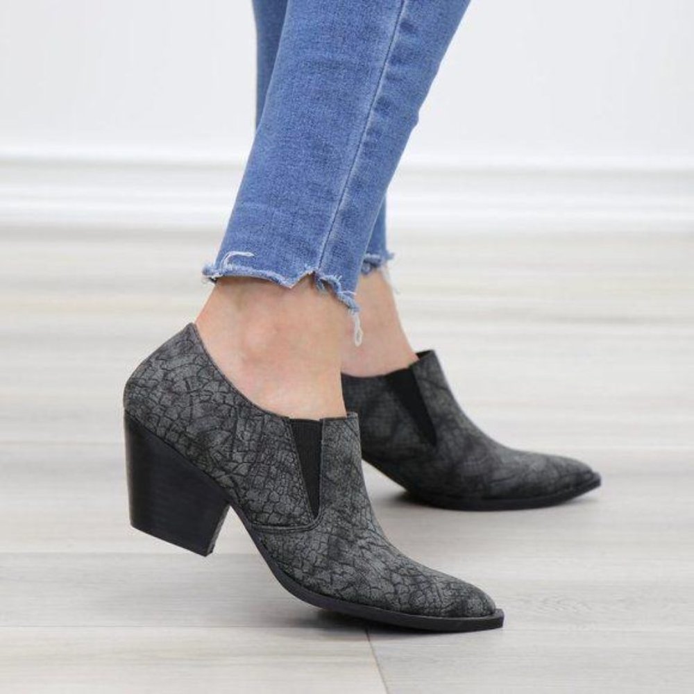 Slip On Gray & Black Snake Texture Low Cut Booties - Picture 5 of 13